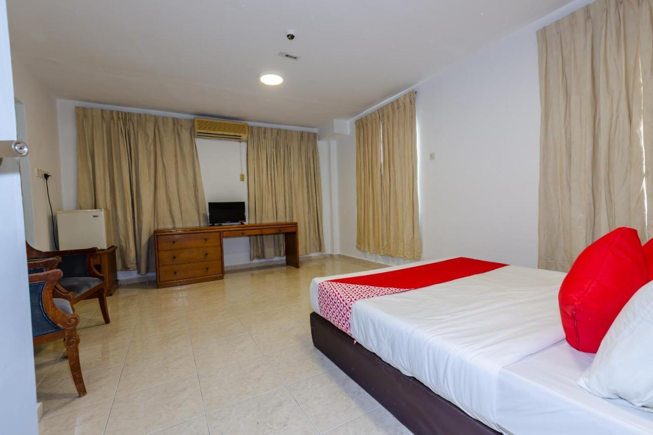 Oyo 1090 Hollitel Hotel Melaka Exteriér fotografie
